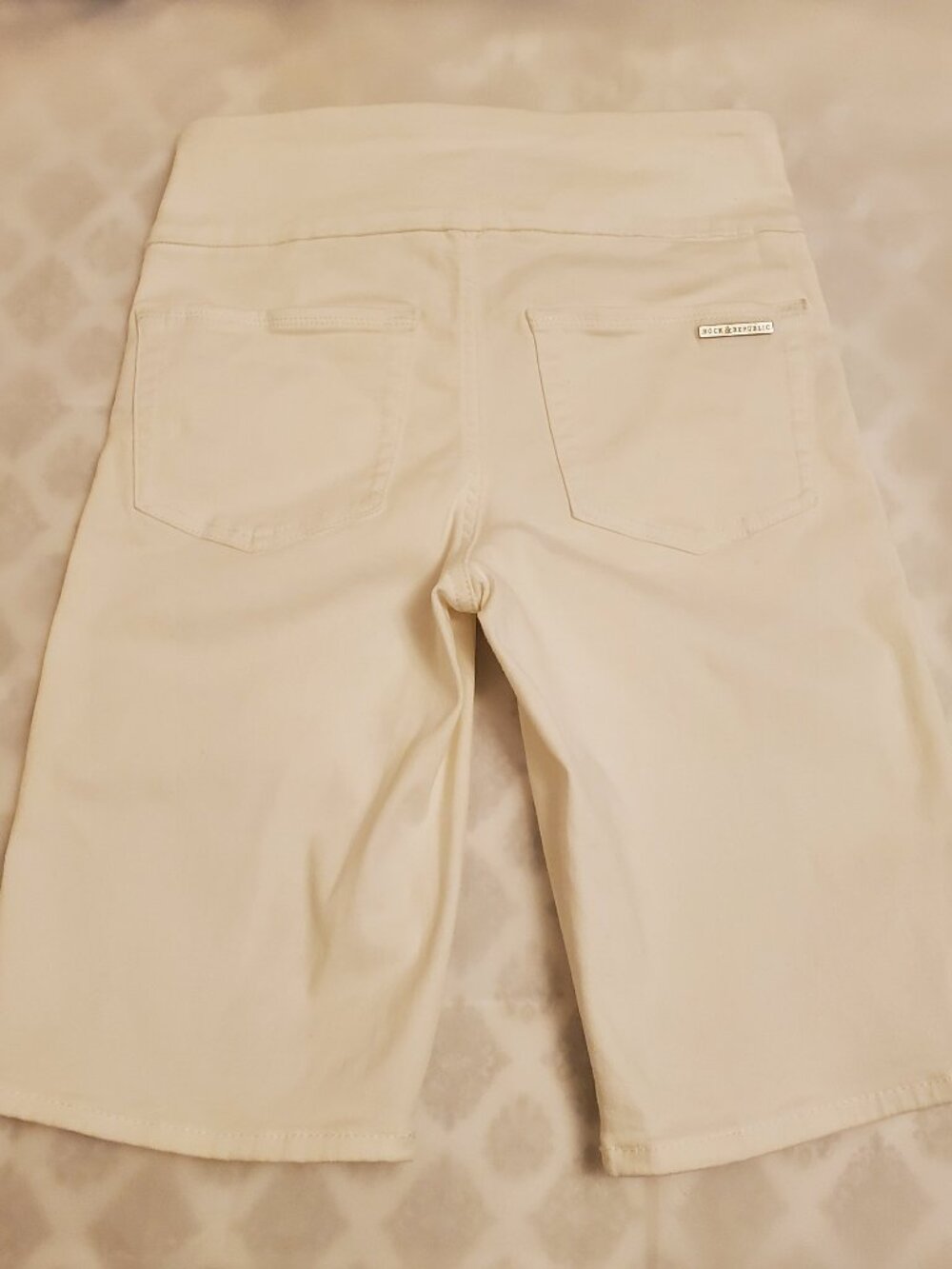 Rock & Republic Fever Mid-Rise Bermuda Pull-On White Denim Jean Shorts - 2M - Picture 5 of 16